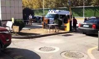 男子故意阻挡救护车 男子故意阻挡救护车