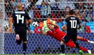 梅西举起大力神杯 梅西举起大力神杯